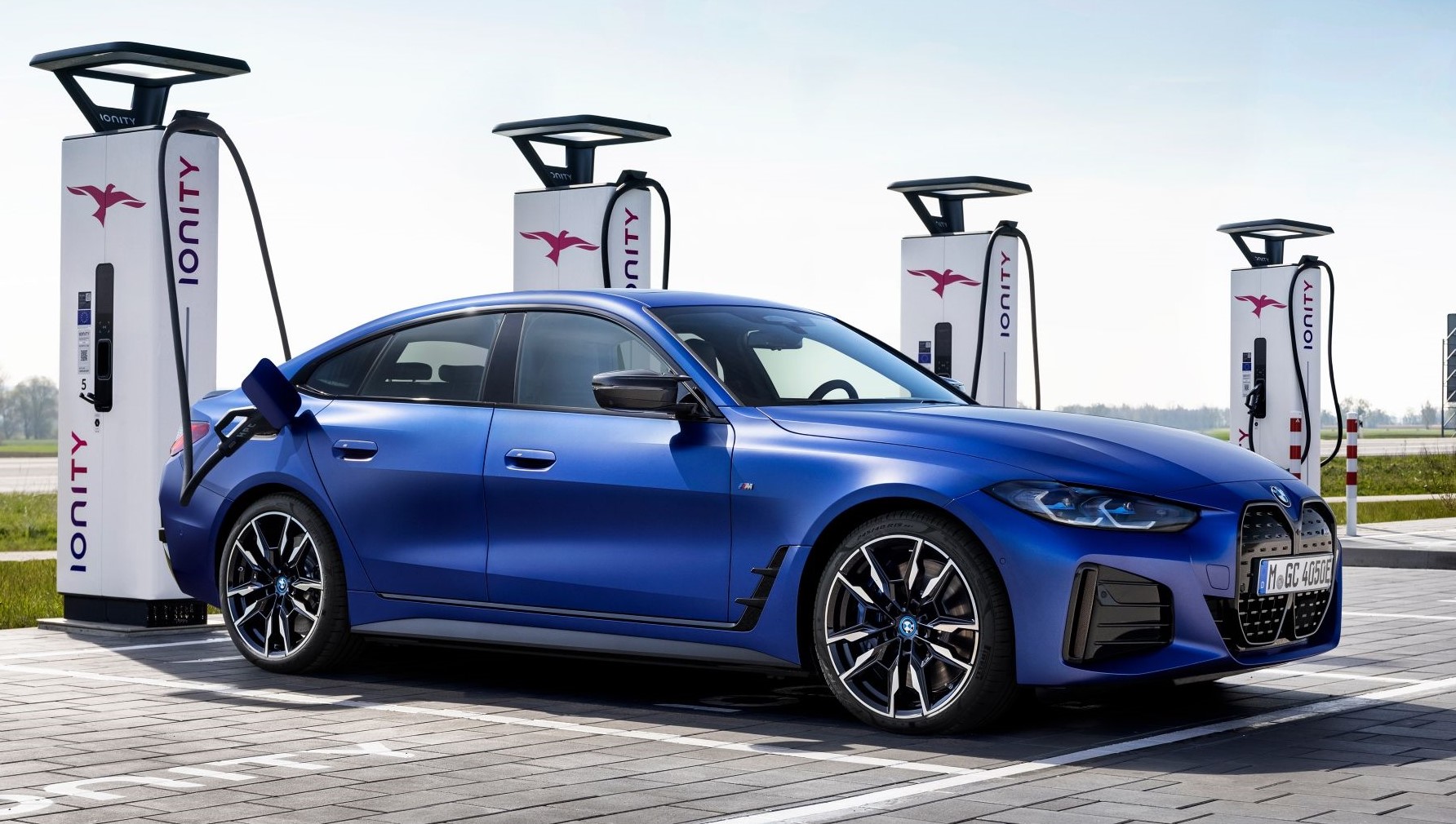 2022 BMW i4 M50 front charging - Copy.jpg