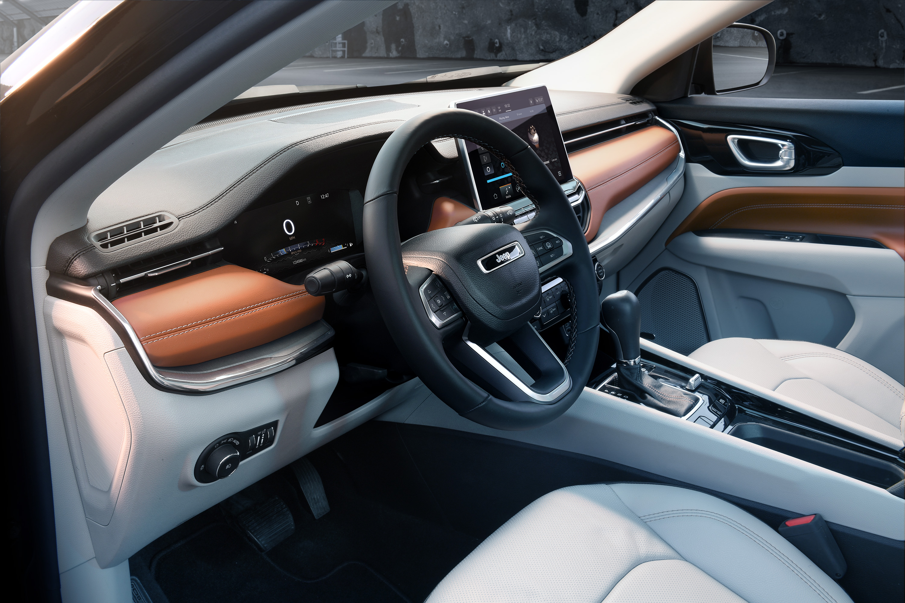 2022 Jeep Compass interior.jpg