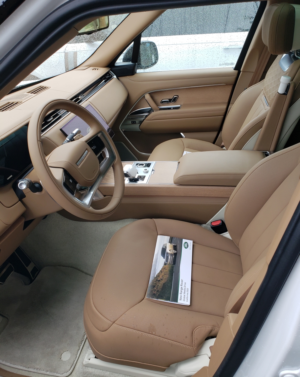 2022-04-12 Range Rover interior front row
