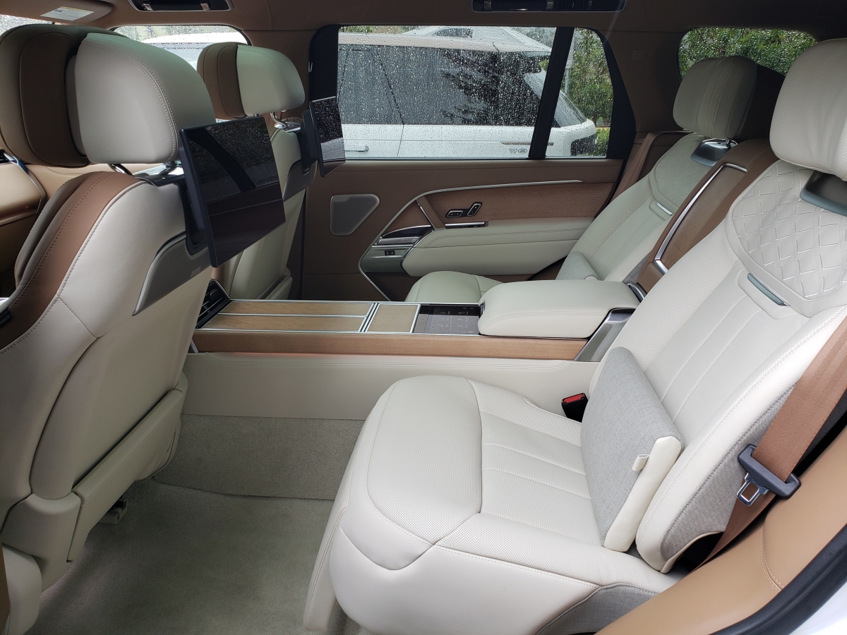 2022-04-12 Range Rover interior 2nd row