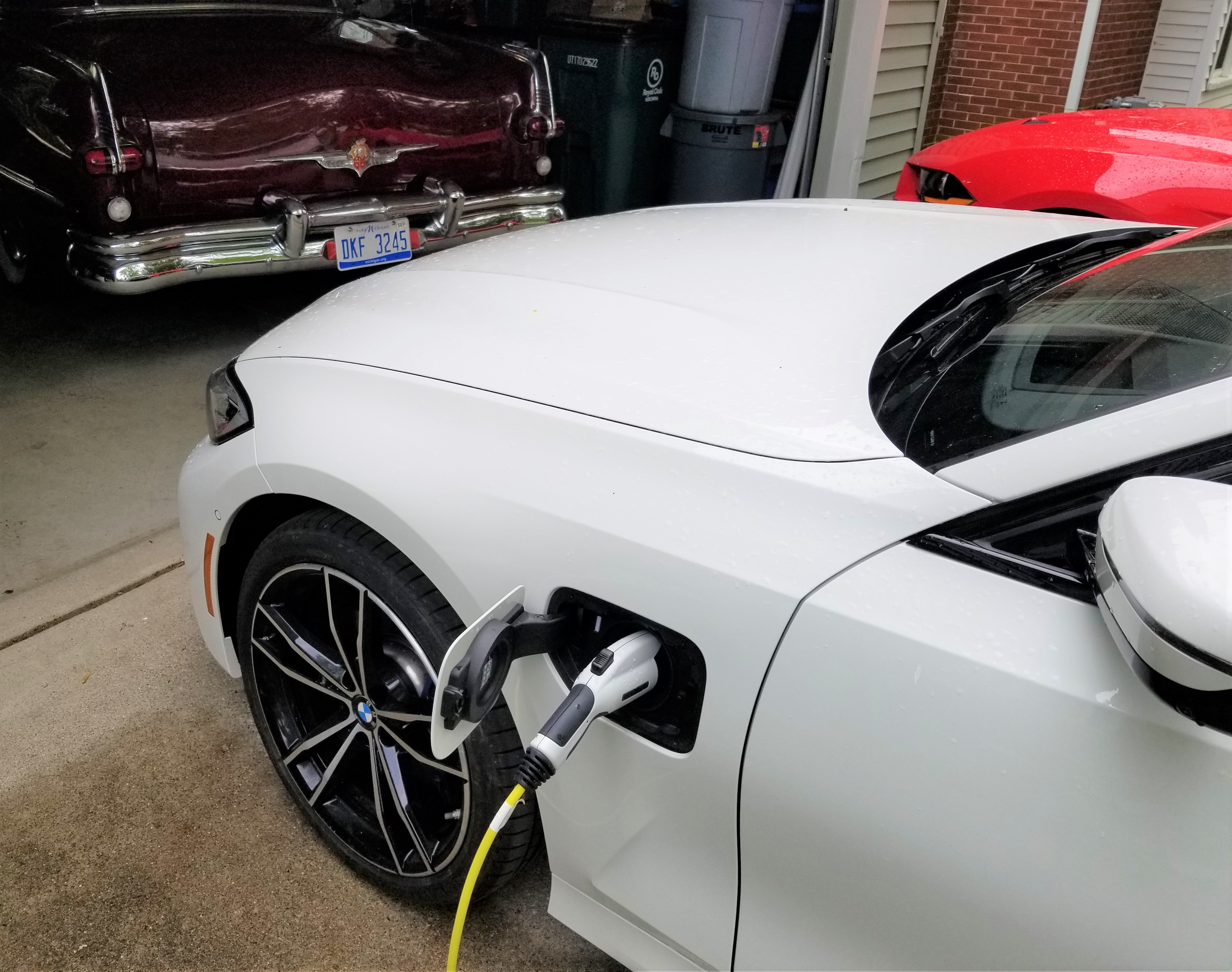 BMW 330e charging - Copy.jpg