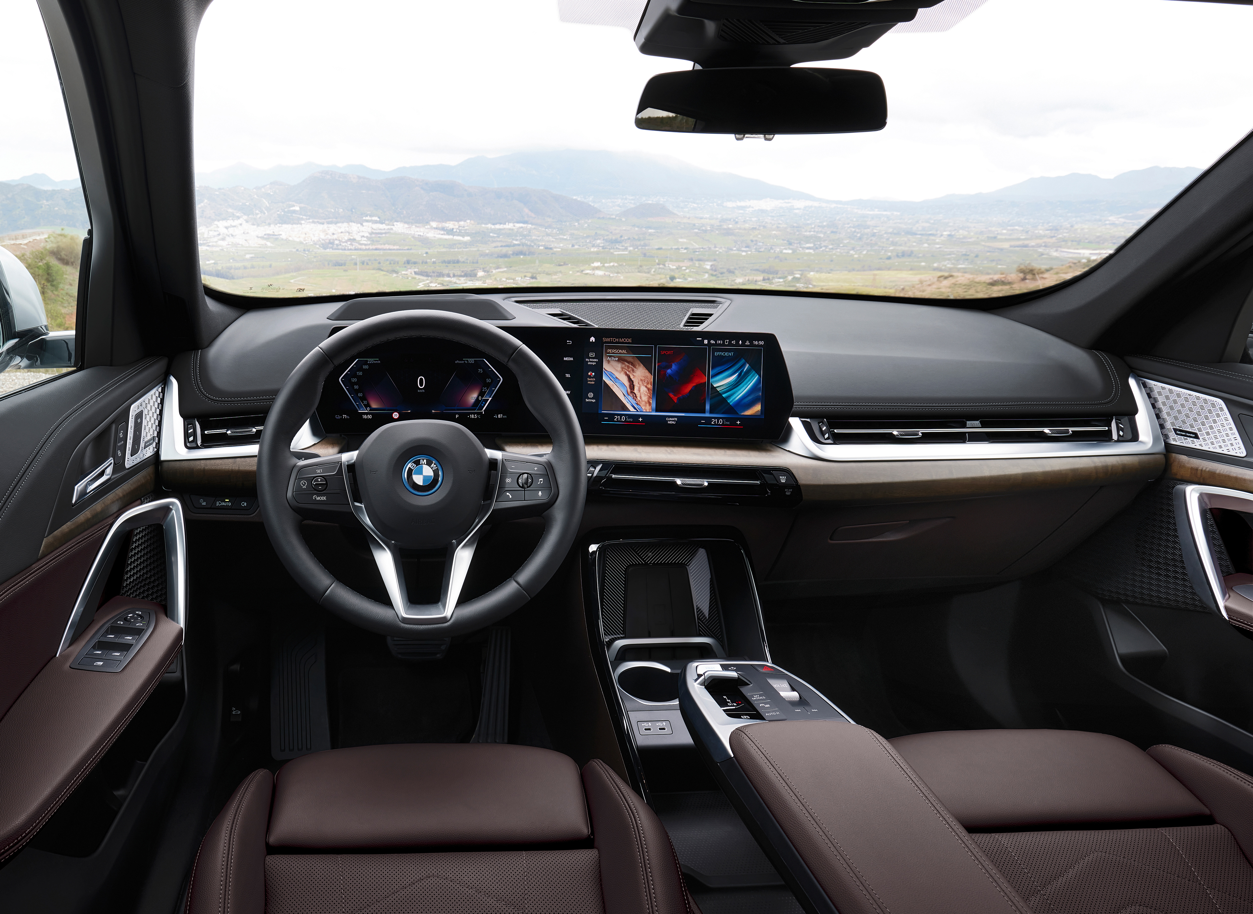 BMW iX1 cockpit.jpg