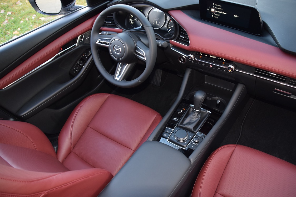EMBED1 2021 Mazda3 2.5 Turbo red interior - Copy.JPG
