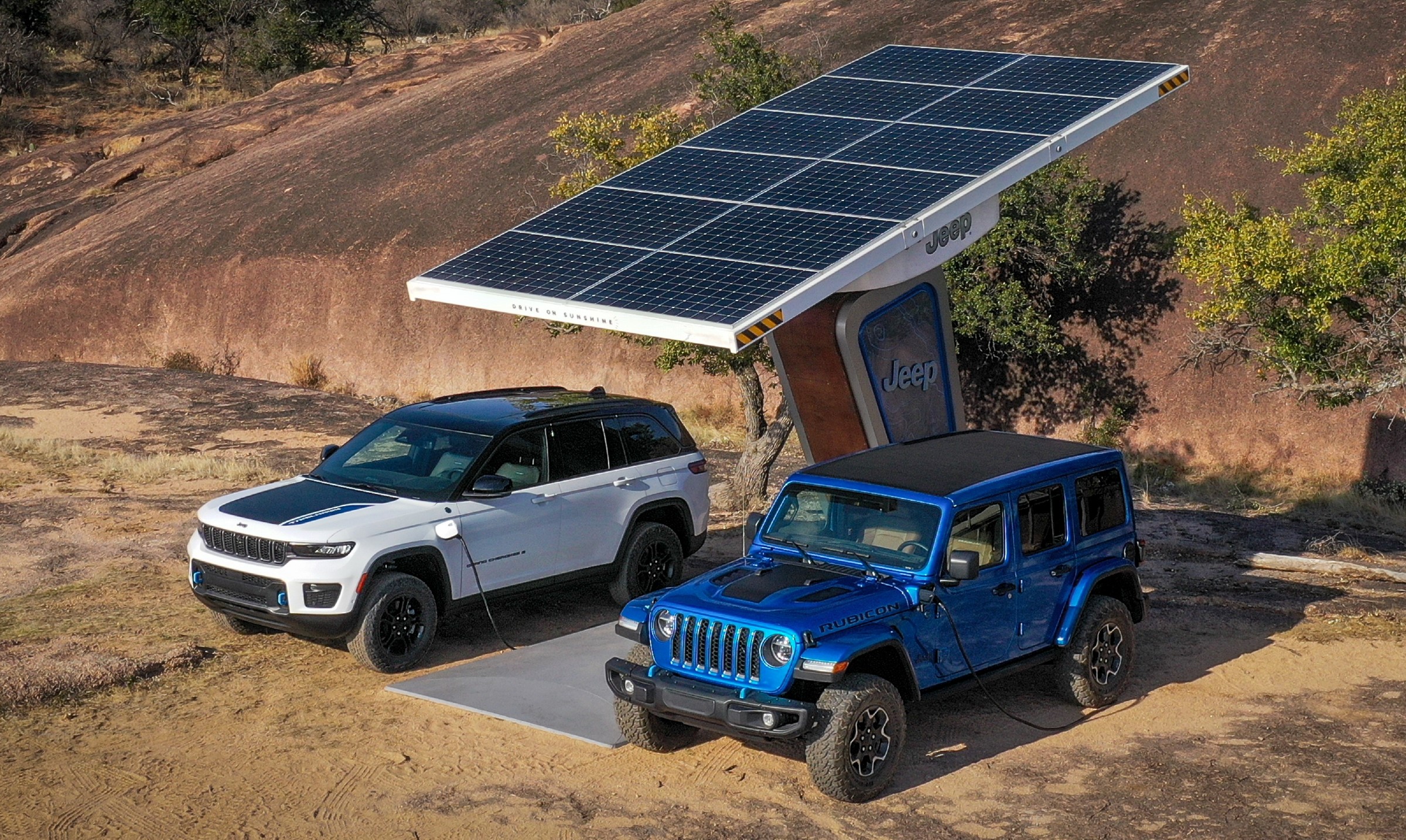 Jeeps_at_solar_charger.jpg