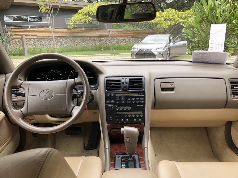 Lexus old interior.jpg