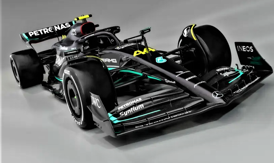 Mercedes-AMG Petronas F1 screenshot.png