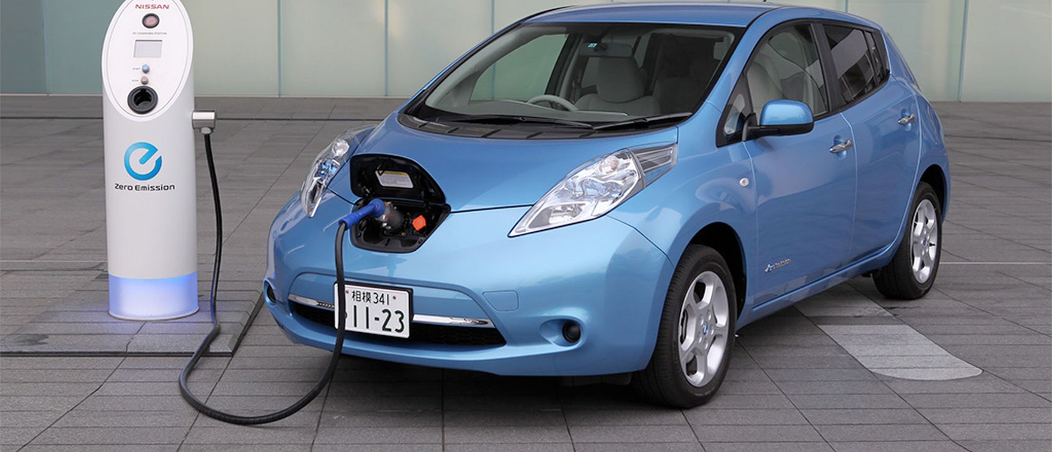 Nissan Leaf charging.jpg