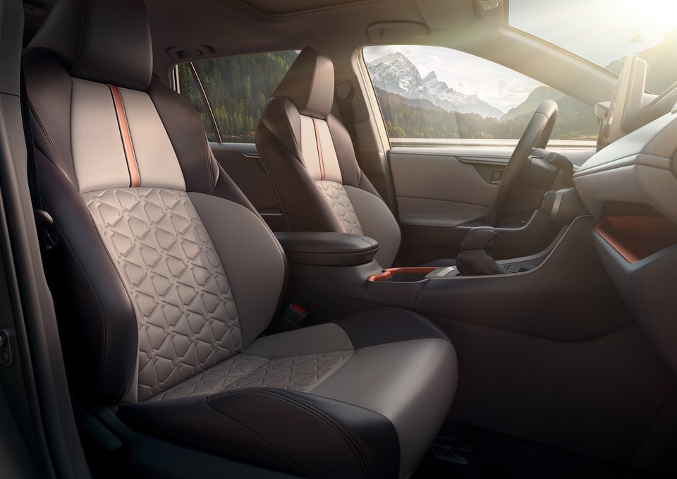 Hybrid Awd Interior Stand Out In Remade Next Gen 2019 Toyota Rav4 Wardsauto - Rav4 2020 Hybrid Xle Seat Covers