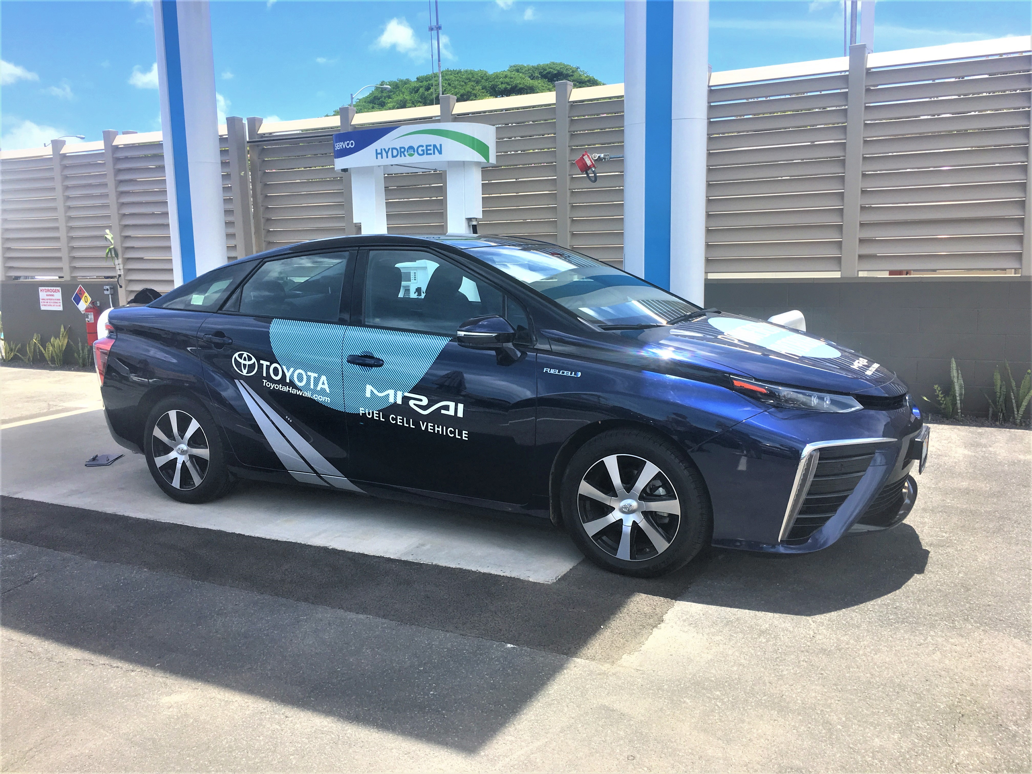 Toyota Mirai Forklifts Share Fuel Cell Technology Wardsauto