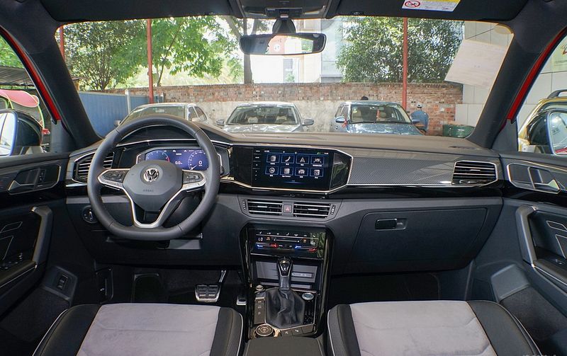 Volkswagen tayron-x-interior.jpg