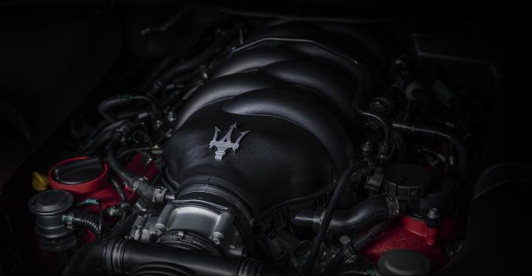 12803-MaseratiGranTurismoMCMY18motoreV8.jpg