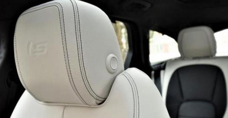Sbranded head restraints with contrast stitching