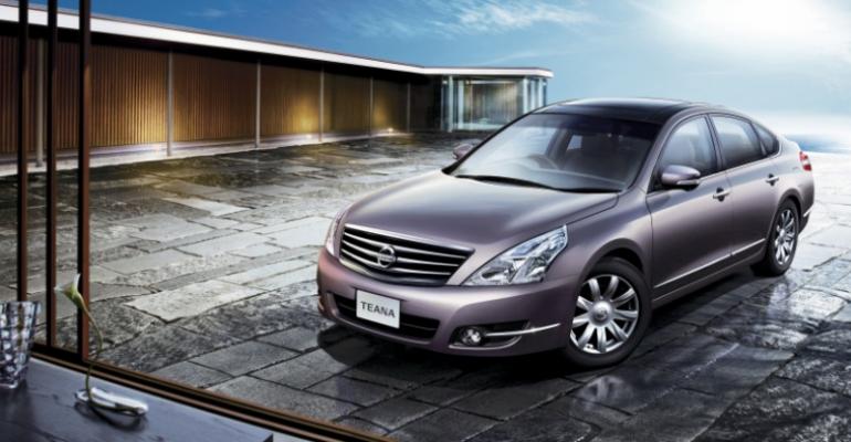 Nissan Teana challenged by midsize newcomers