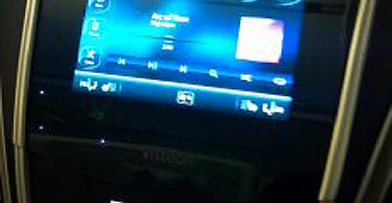 Visteon infotainment system features curved screen