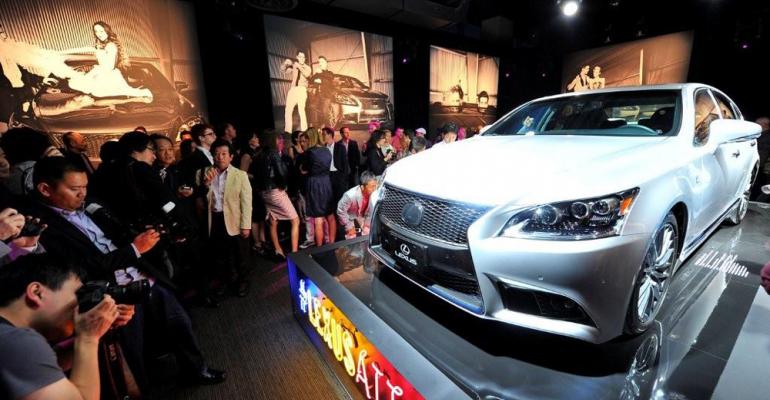 3913 Lexus LS makes world debut at celebrityfilled photo exhibit in San Francisco