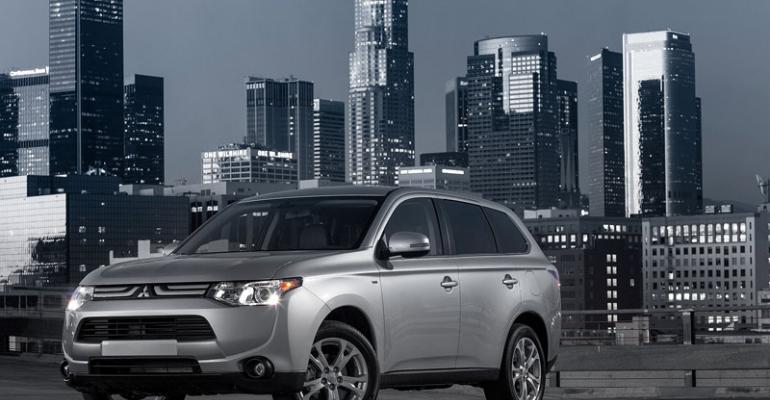 rsquo14 Mitsubishi Outlander has 4cyl or V6 engines
