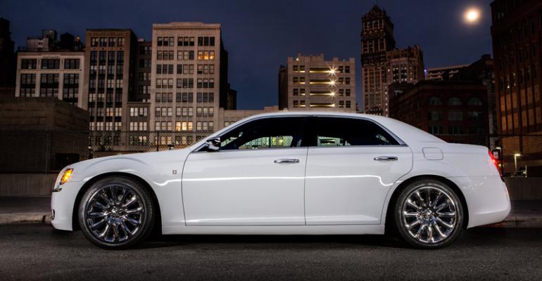 Chrysler 300 sedan sold 4120 units in April