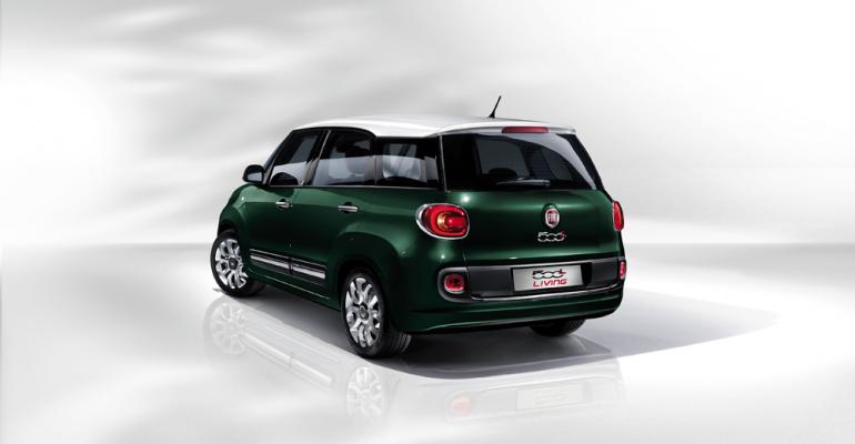 3914 Fiat 500L arrives at US dealers this month