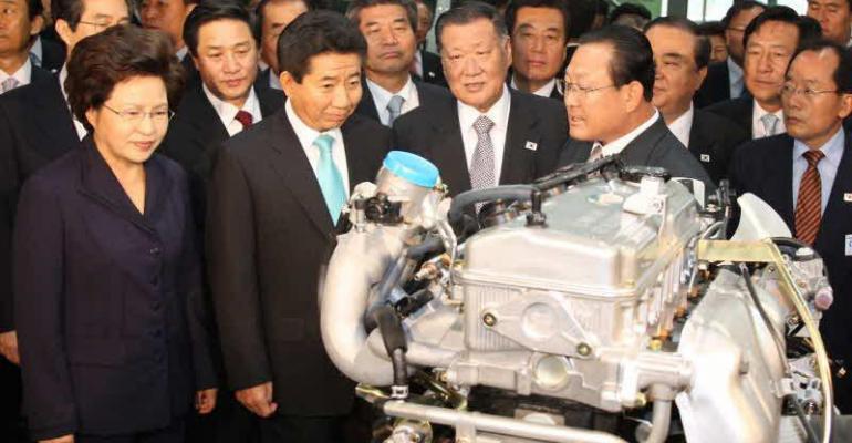Hyundai Chairman Chung Mongkoo center third from left among South Korean dignitaries on 2007 Pyeonghwa plant tour 