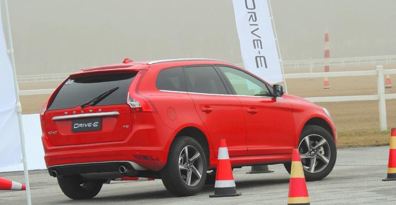 Volvo XC60 with 20L T5 4cyl goes through paces at Chinese test track