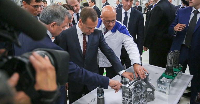 Russian Prime Minister Medvedev inspects cylinder block made at VW Kaluga plant