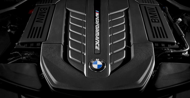 Twinturbo 66L V12 propels BMW M760i to 62 mph in 37 seconds