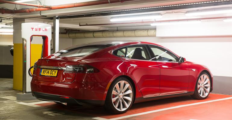 Destination Charging untethers Model S from homecharging limits 