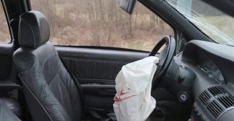 Automaker wants to head off airbag injuries