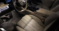BMW i7 front seats.jpg